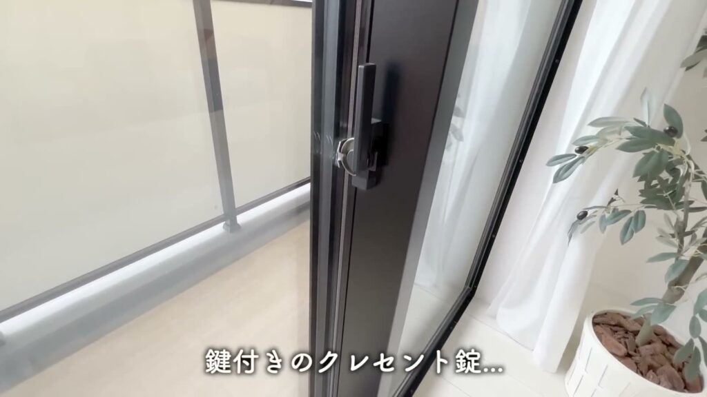 ブライズ高円寺 1Kの窓の鍵