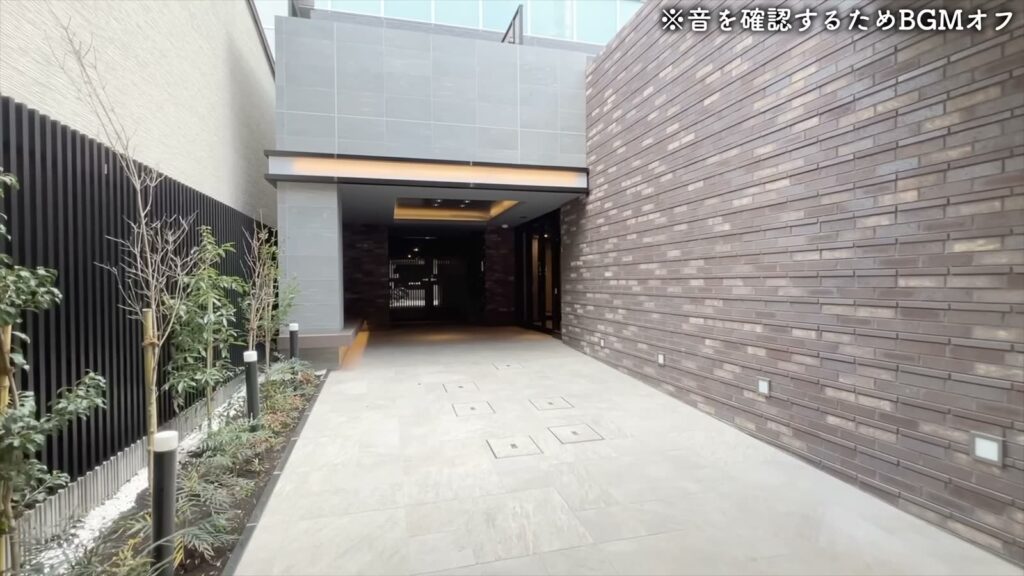 オーパスレジデンス武蔵小山 1LDKのエントランスへの道