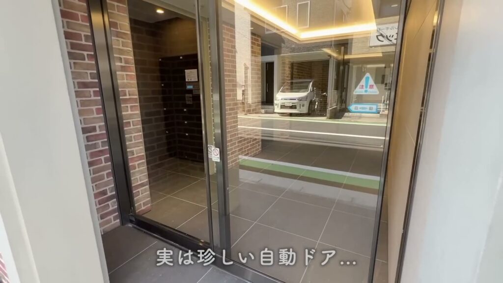 クレヴィスタ横浜大口 1Kの自動ドア