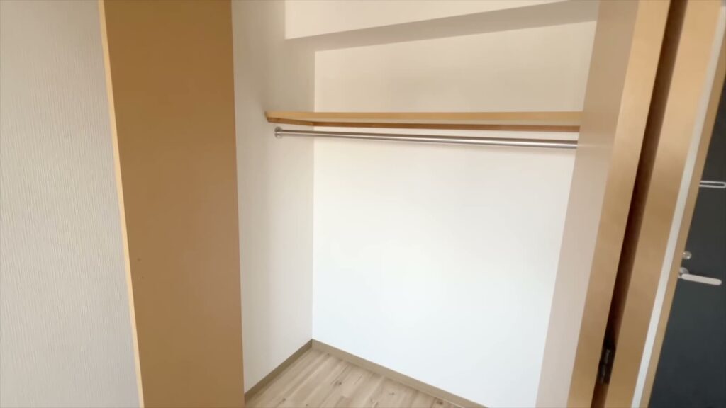 1LDKのクローゼットの中