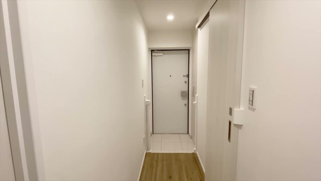 イヌネコヒルズ 1LDKの玄関ドア