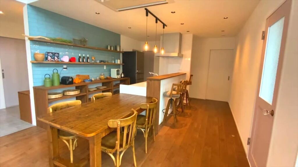 リブワークの平屋（スザンヌさんプロデュース） 平屋のダイニングとキッチン