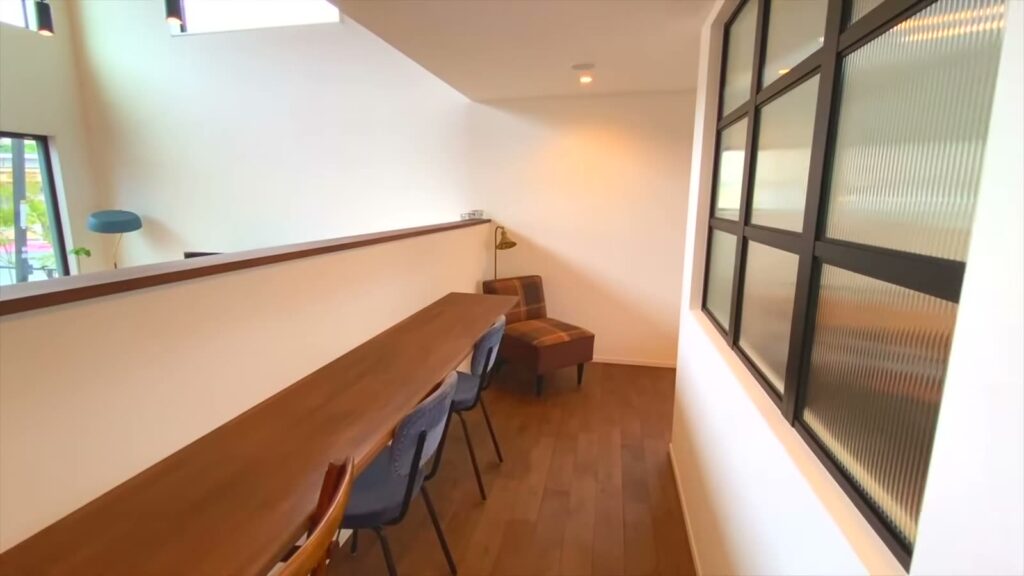 リブワークの平屋（スザンヌさんプロデュース） 平屋のカウンターと窓