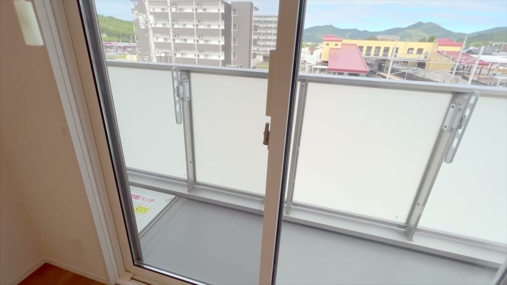 東広島市の賃貸アパート 1LDKの窓の外