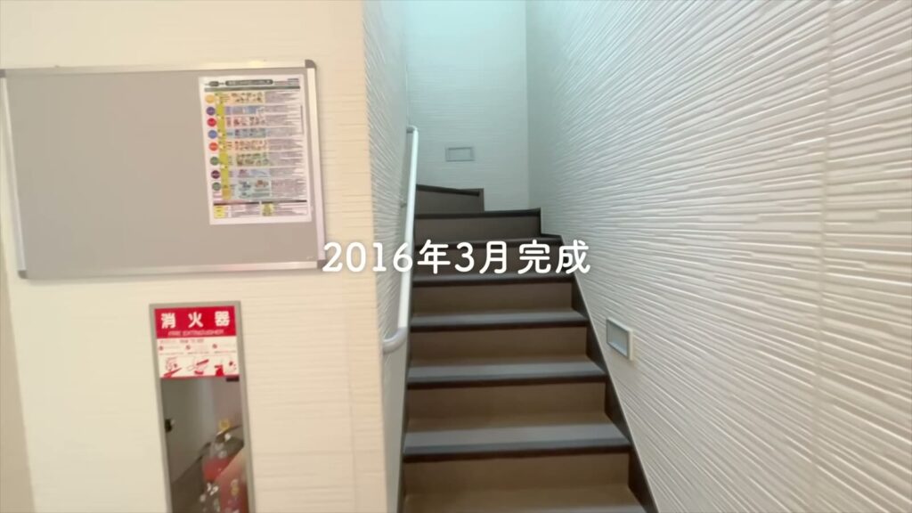 1LDKのルーフバルコニー付き物件 1LDKの共用階段