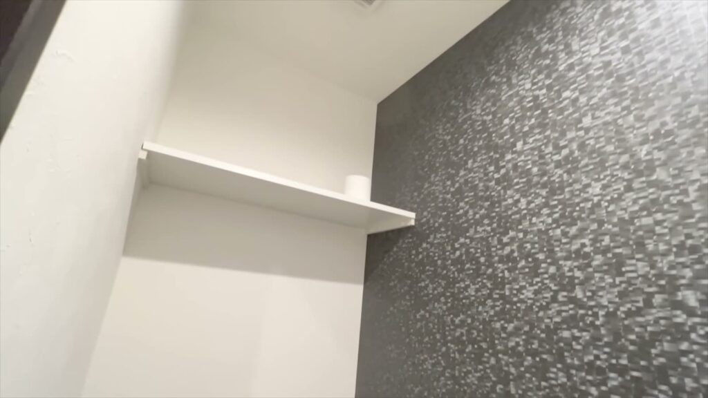 1LDKのルーフバルコニー付き物件 1LDKのトイレの棚