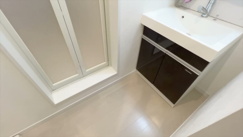 1LDKのルーフバルコニー付き物件 1LDKの洗面台