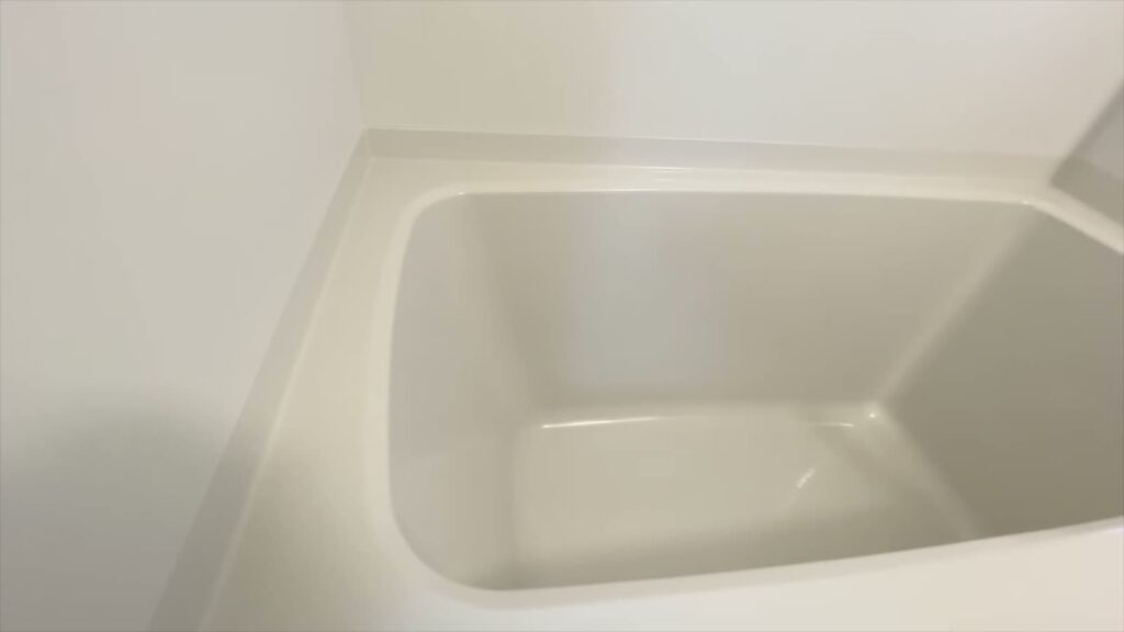 1LDKのルーフバルコニー付き物件 1LDKの浴槽の形