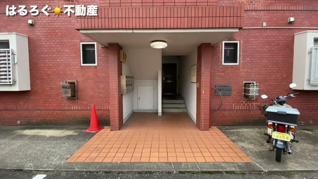 鴨原マンション 3LDKのエントランス