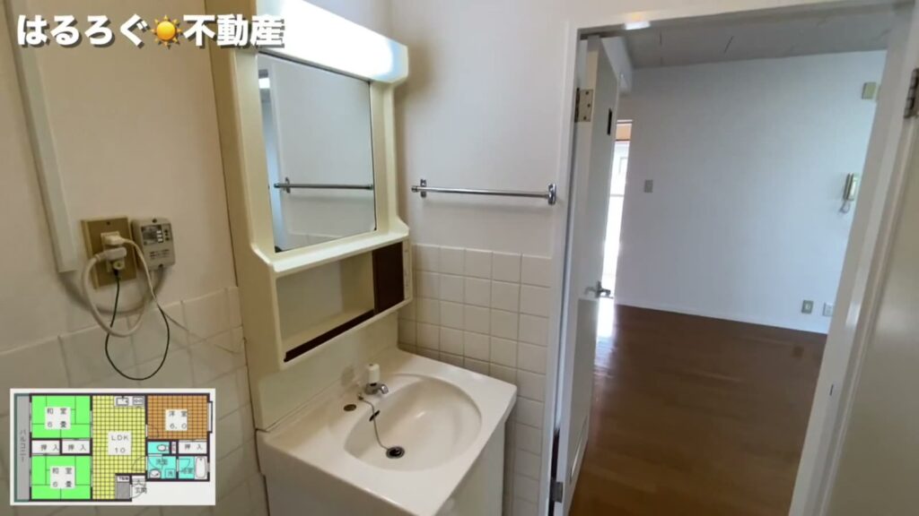 鴨原マンション 3LDKの鏡と収納