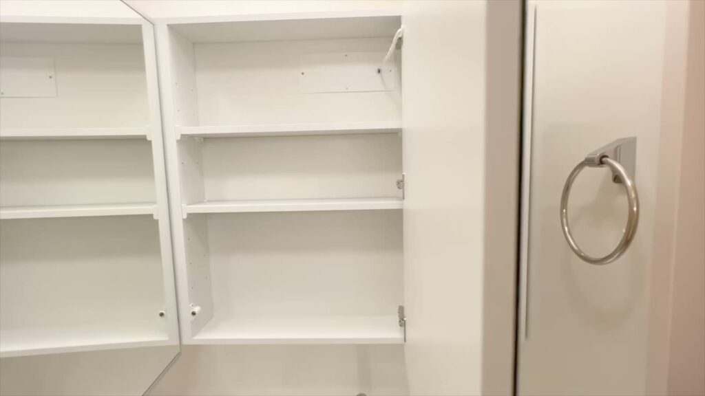 東広島市のワンルーム ワンルームの鏡裏の収納