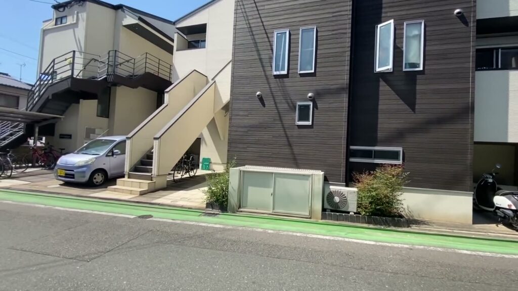 1LDKの外階段