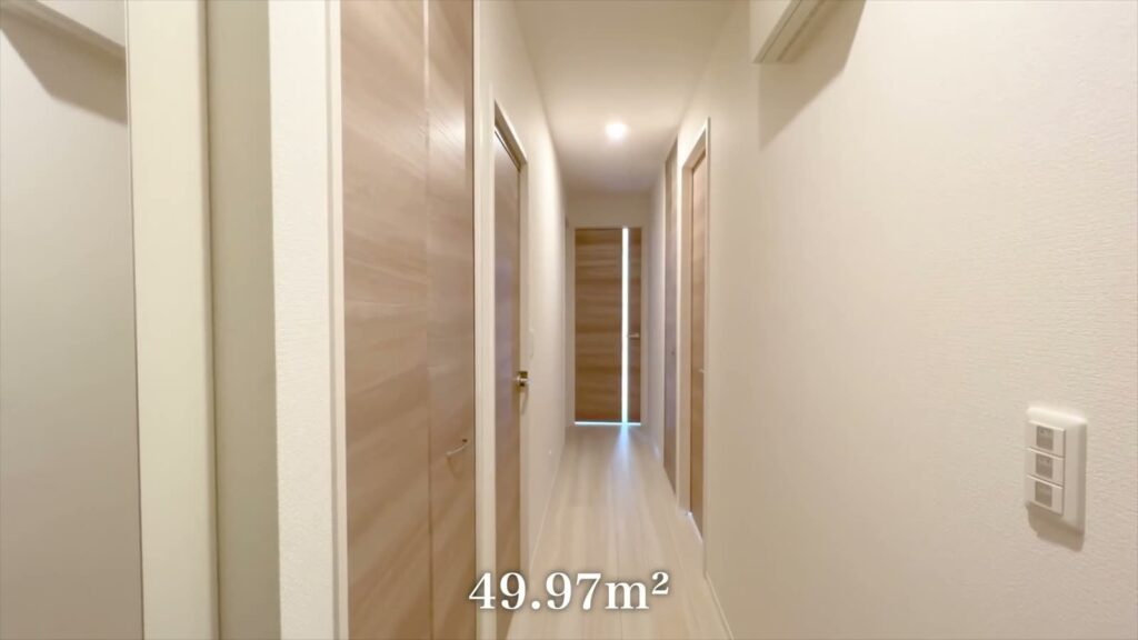 1LDKの長い廊下