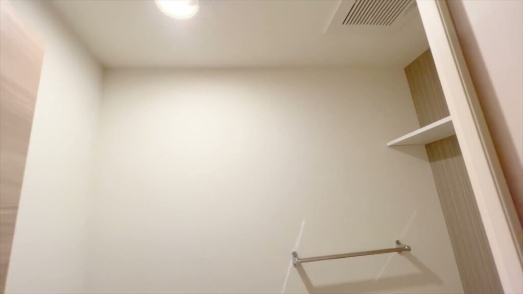 1LDKのトイレ全景