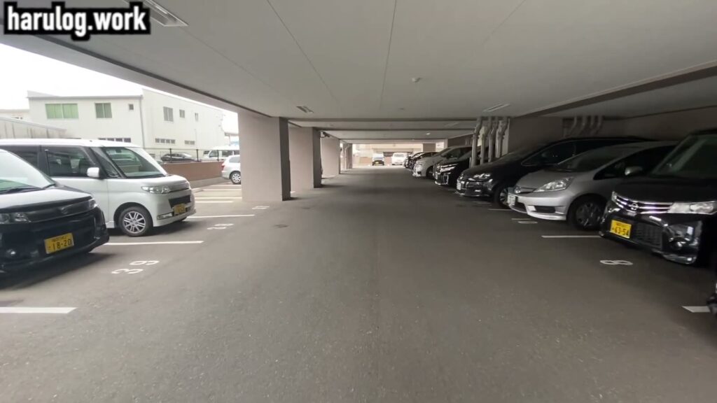 ファーネスト東那珂 3LDKの屋根付き駐車場