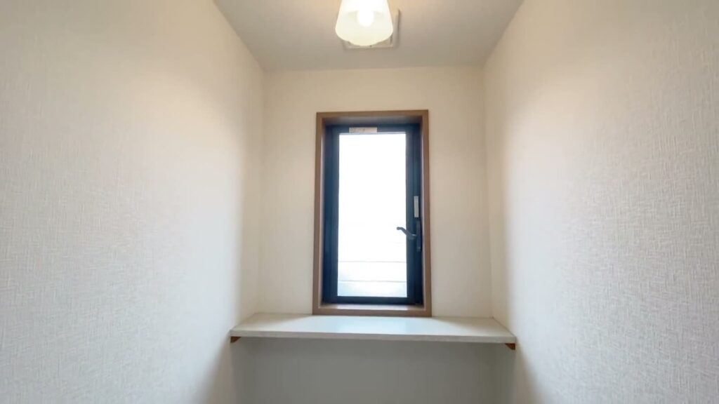 福岡県のロフト付きの部屋 ロフト付きのトイレ全景