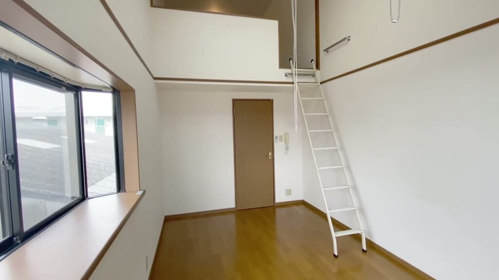 福岡県のロフト付きの部屋 ロフト付きの高い天井