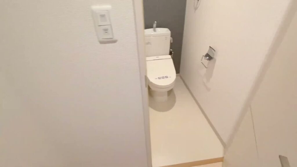 福岡県のメゾネット4LDK 4LDKの便器まわり