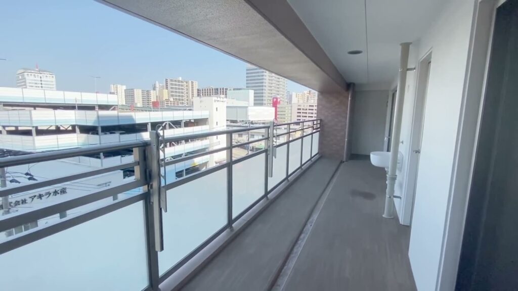 福岡市の3LDK 3LDKのバルコニーの奥行き