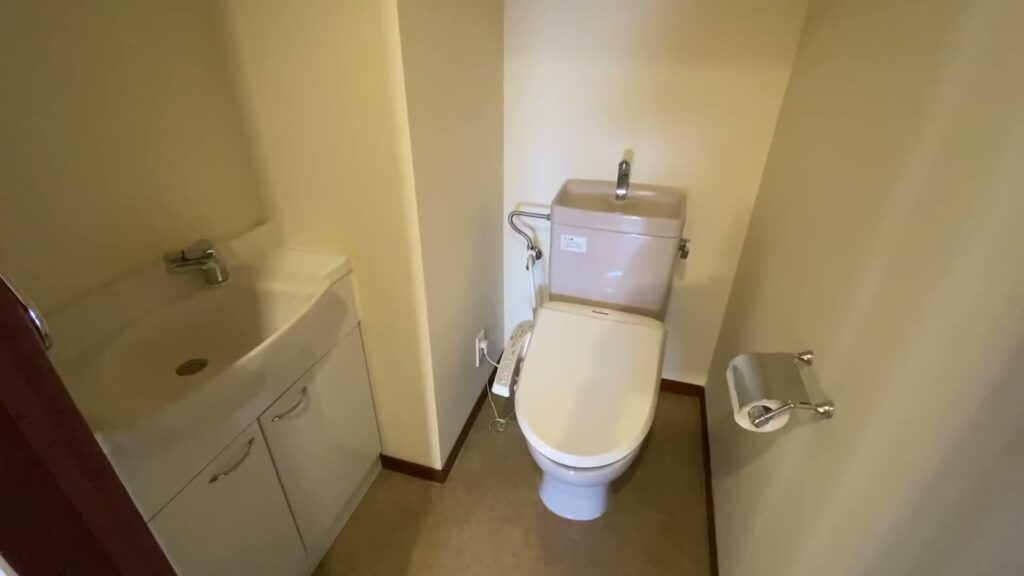 FARNEST 4LDKのトイレ全景