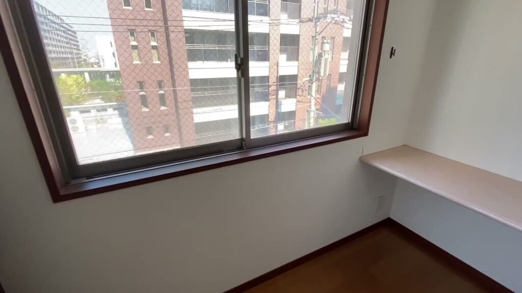 FARNEST 4LDKのキッチン横の窓