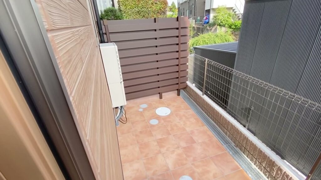2LDK+WICのバルコニーの外壁