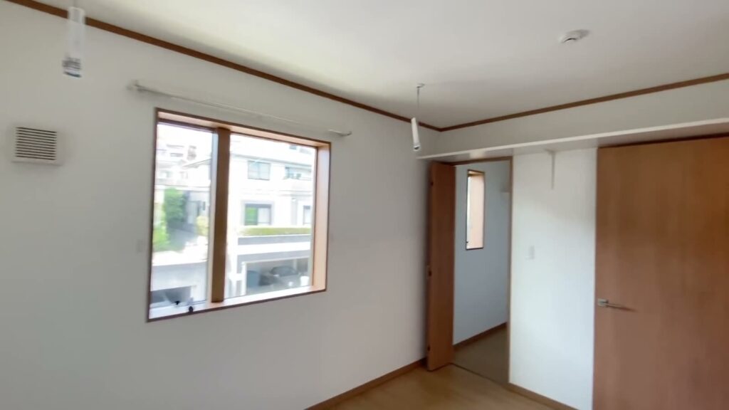 2LDK+WICの洋室と廊下