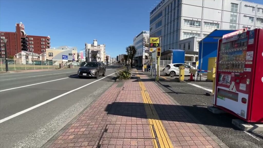 YOUR ROOM熊本（205号室） 1LDK＋和風ロフトの駐車場へ向かう道