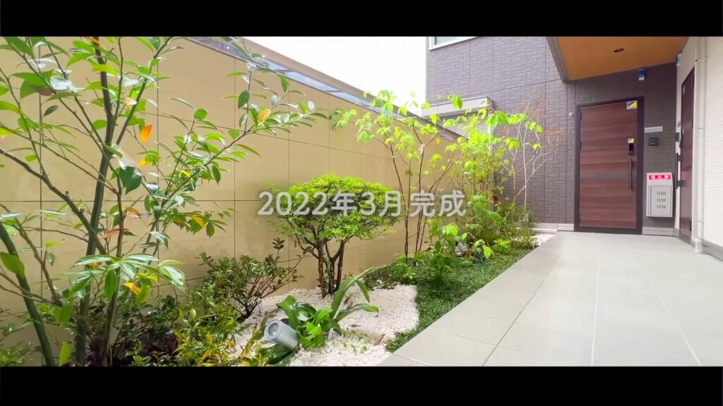2LDKの玄関前の植栽