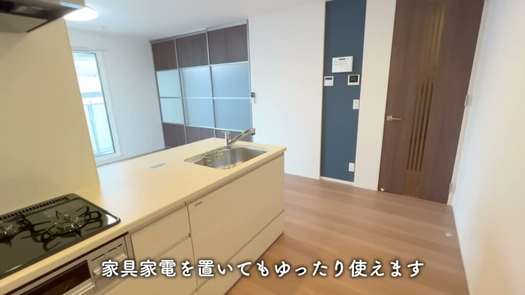 2LDKのキッチンとLDK