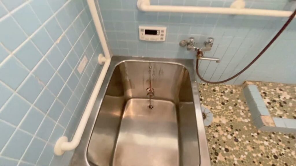 古民家の賃貸戸建て 5DKの給湯リモコン