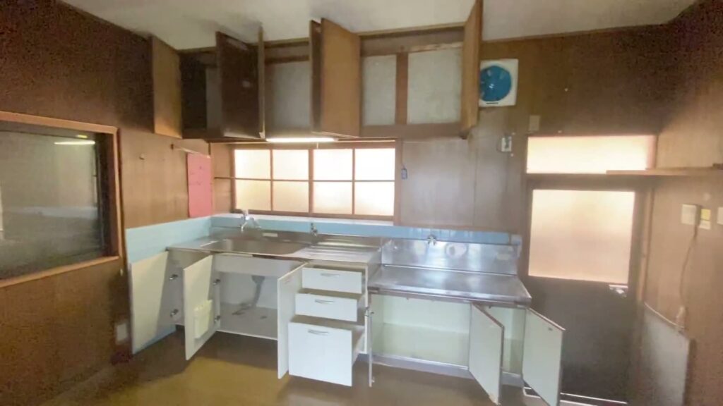 古民家の賃貸戸建て 5DKの流し台