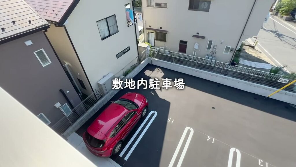 1LDKの敷地内の駐車場