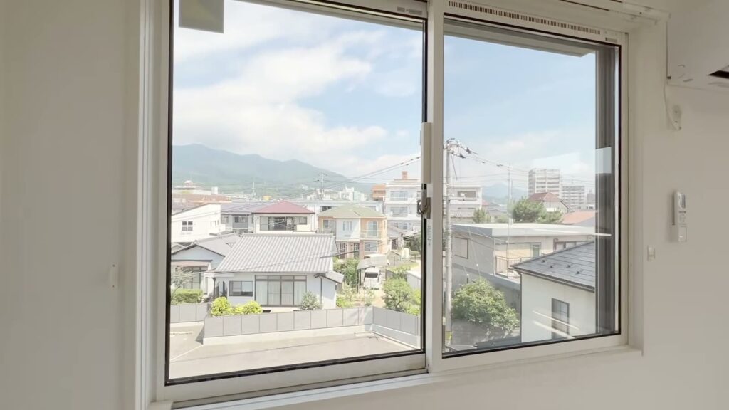 佐伯区の1LDK 1LDKの北東向きの窓