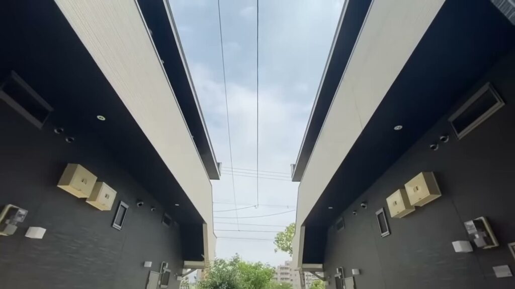福岡県のロフト付き1LDK 1LDKの軒と通路