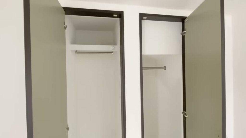 福岡県のロフト付き1LDK 1LDKのクローゼットの中