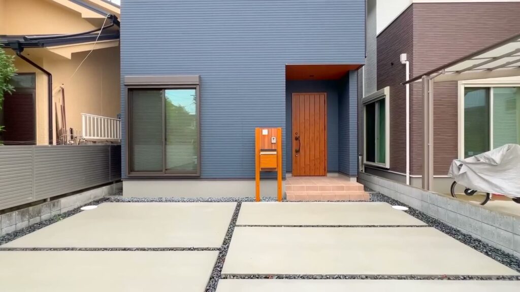 京都府宇治市の戸建て 4LDK+ロフトの玄関ポーチ