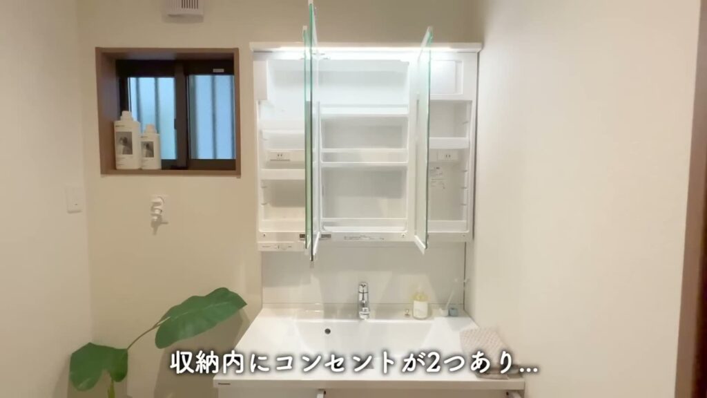 京都府宇治市の戸建て 4LDK+ロフトの三面鏡の収納