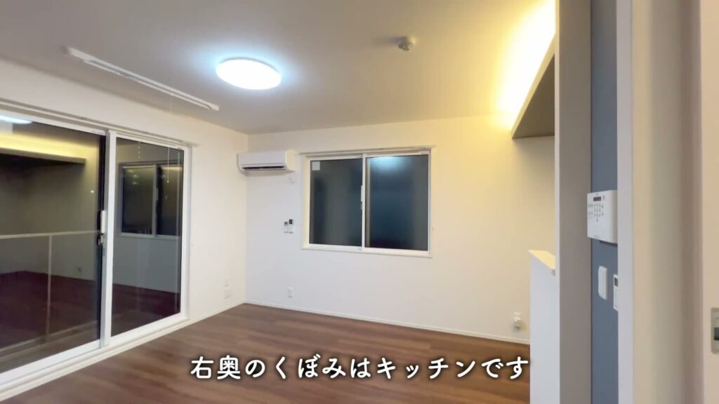 1LDKの右奥のキッチン