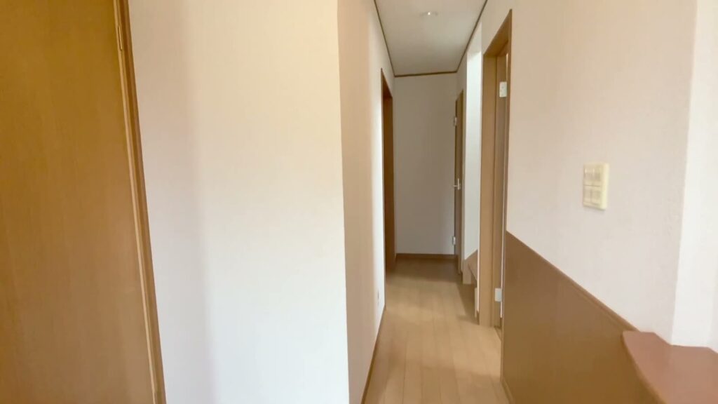 4LDKの廊下の壁