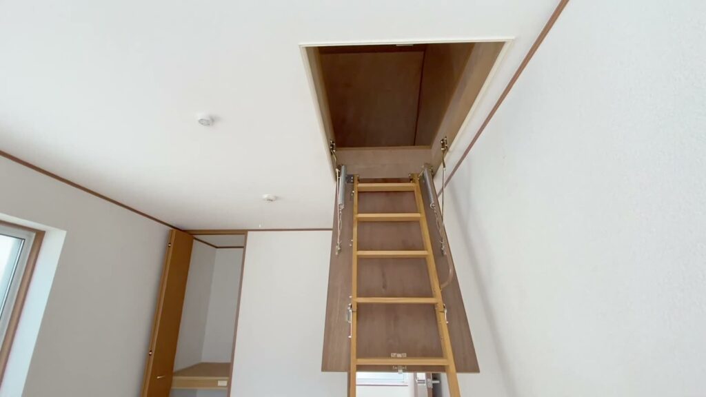 4LDKの屋根裏の入口