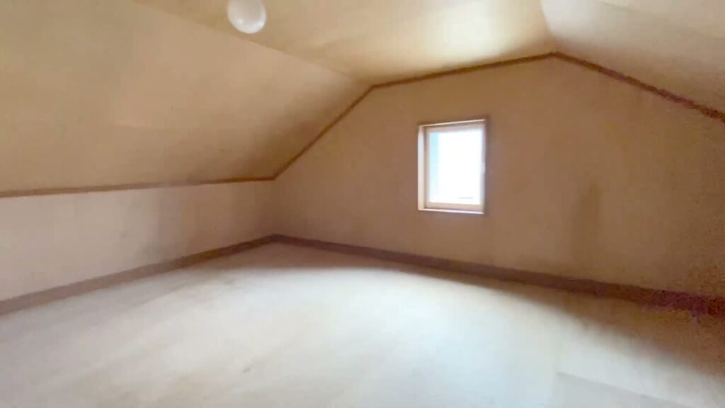 4LDKの屋根裏