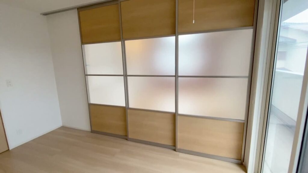 福岡市の2LDK 2LDKの間仕切りの引き戸