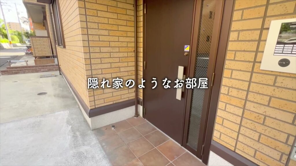 広島市南区段原の1R 1Rの玄関前