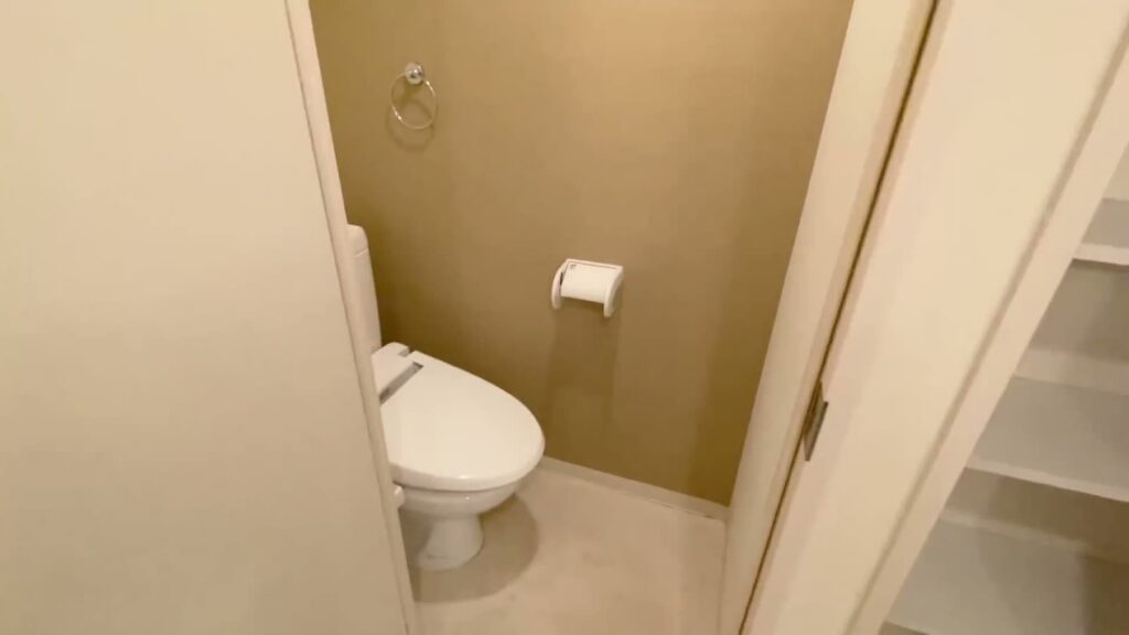 福岡市の2LDK 2LDKのトイレの入口