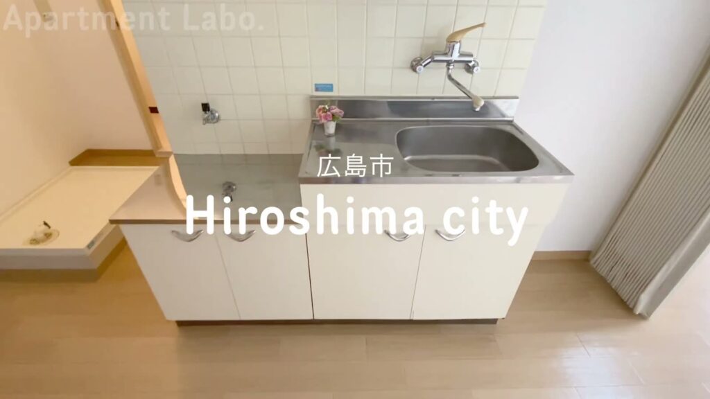 広島市の1R 1Rのキッチンの全体