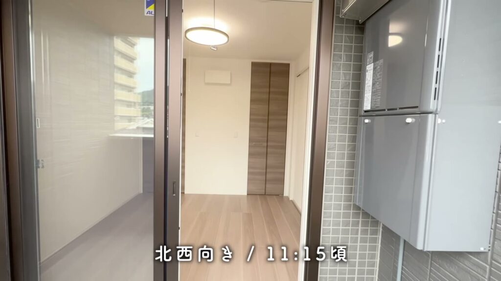 1LDKの寝室側を振り返る