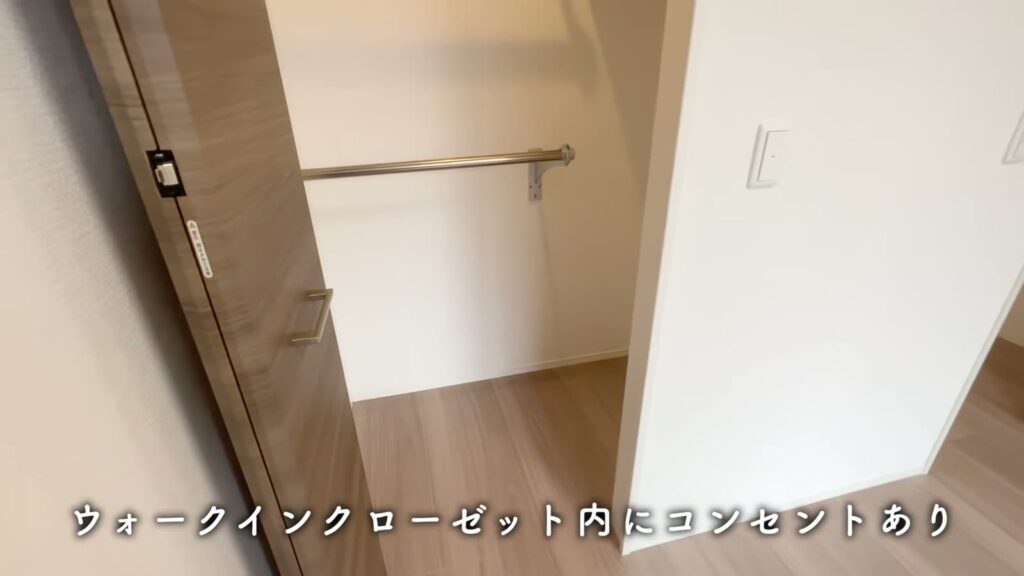 1LDKの左のクローゼット