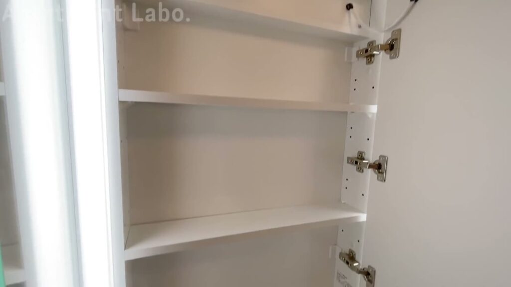 広島市の2LDK 2LDKの鏡裏収納