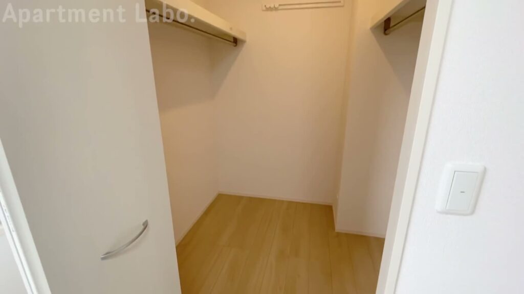 広島市の2LDK 2LDKのウォークインクローゼット
